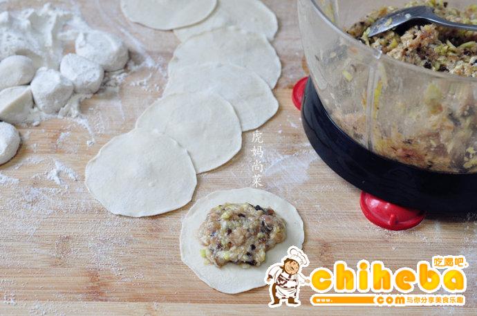 营养早餐-韭黄蘑菇肉饺子